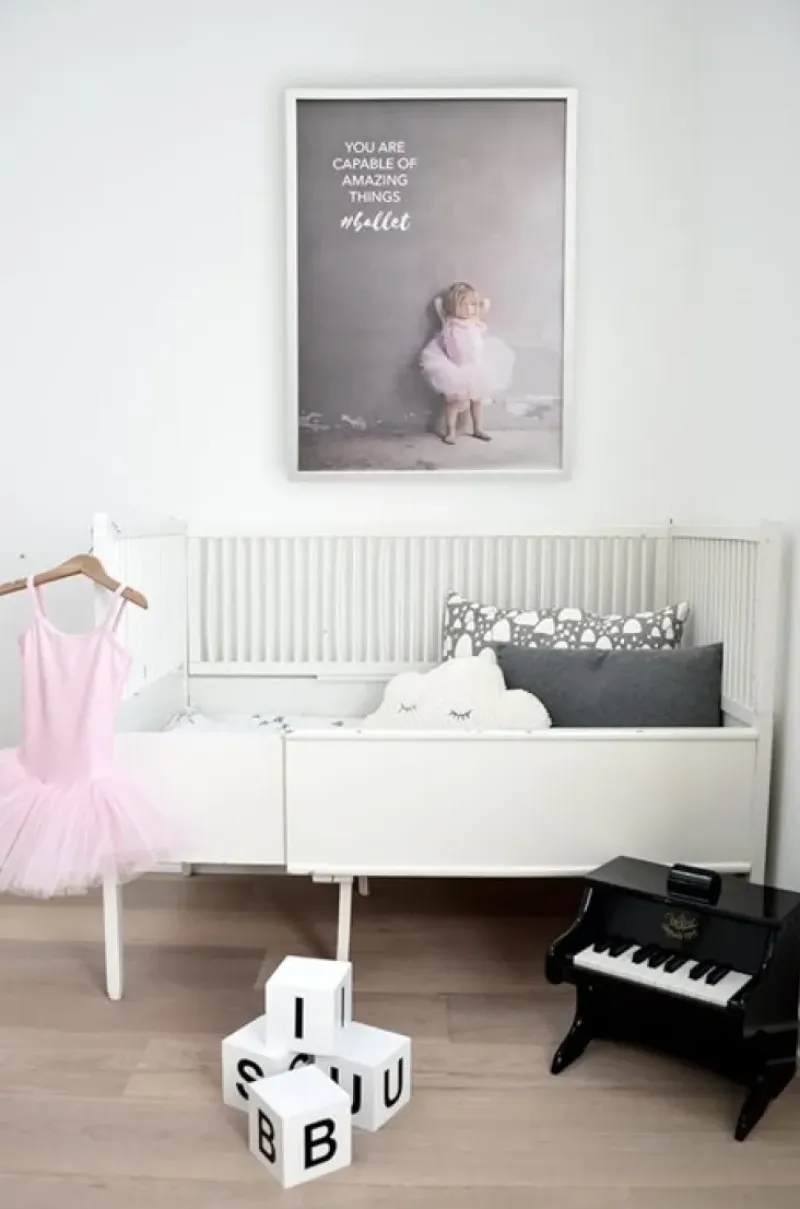 Dansebutikken Andet Til Ballet-Balletplakat lille pige rosa tutu