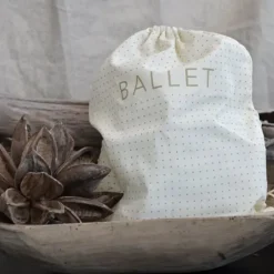 Dansebutikken Andet Til Ballet-Creme balletpose