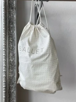 Dansebutikken Andet Til Ballet-Creme balletpose