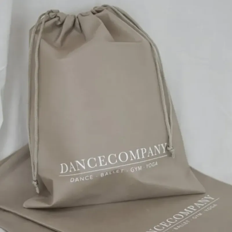 Dansebutikken Dansetasker|Dansesko Tilbehør-Dancecompany sandfarvet skopose med logo
