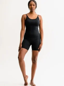 Dame Dansebutikken Heldragter Til Yoga|Heldragter Damer-Drop of Mindfulness Izzy rib kort jumpsuit i sort