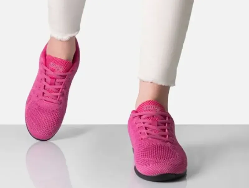 Dame Dansebutikken Salsasko Damer|Swingsko Damer-Fuschia farvet dansesneaker i åndbar strik til damer - Suny