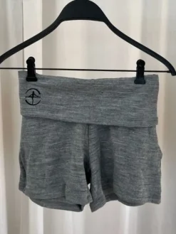 Dame Dansebutikken Ballet Strik Damer|Ballet Underdele Damer-Grå strik shorts til teen og damer Wear Moi