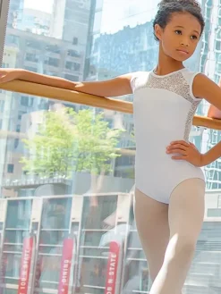 Børn Dansebutikken Balletdragter Børn-Hvid dragt m. blonde til piger fra BalletRosa