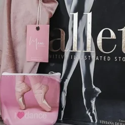 Dansebutikken Andet Til Ballet-Lille rosa balletpung med flot ballet motiv