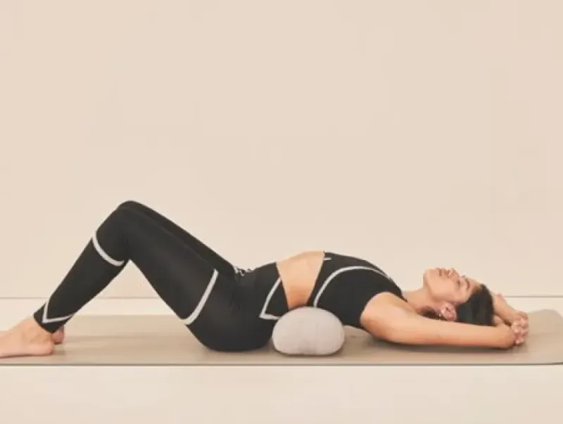 Dansebutikken Andet Til Yoga-Lille yoga bolster til meditation i lysegrå - Moonchild