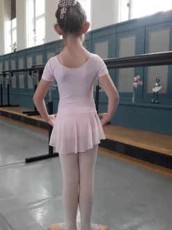 Børn Dansebutikken Gymnastikkjole Piger|Balletkjole Piger-Mørk rosa dragt med påsyet chiffon skørt Ballet Rosa