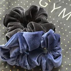 Dansebutikken Gymnastik Hårtilbehør|Hår Accessories-Mørkeblå velour hårelastik
