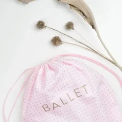 Dansebutikken Andet Til Ballet-Rosa balletpose