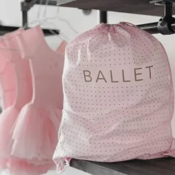 Dansebutikken Andet Til Ballet-Rosa balletpose
