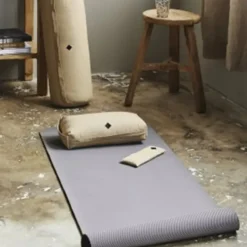Dansebutikken Andet Til Yoga|Velvære-Simple Days beige øjenpude