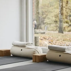 Dansebutikken Andet Til Yoga-Simple Days yogapølle i beige