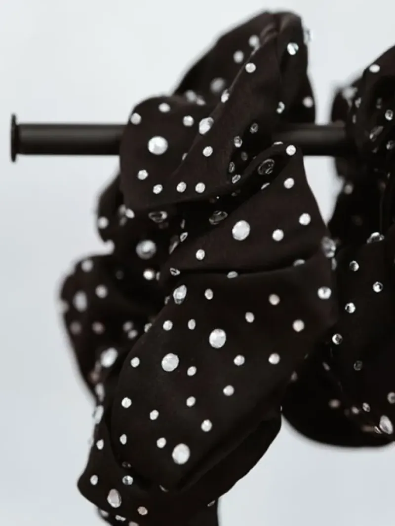 Dansebutikken Gymnastik Hårtilbehør|Hår Accessories-Sort hårelastik med rhinsten