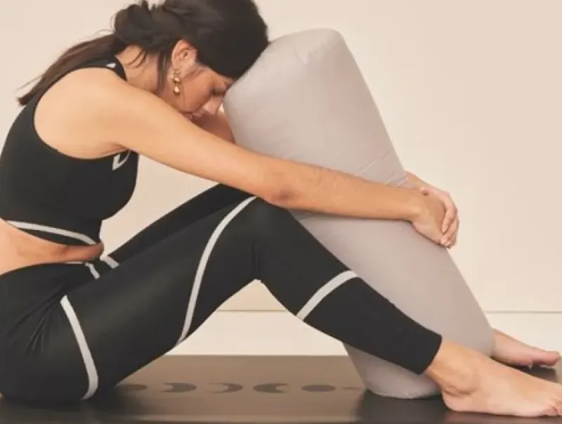 Dansebutikken Andet Til Yoga-Yoga bolster i lysegrå - Moonchild