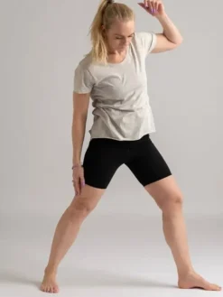 Dame Dansebutikken Pilates Overdele|Yogabluser-Yogamii off white blød t-shirt til træning